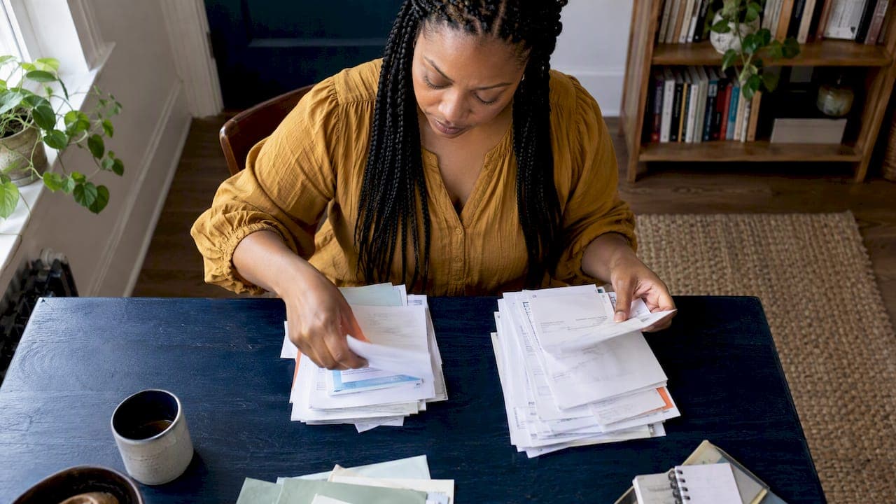 Discretionary vs. Fixed Expenses: How to Tell Them Apart